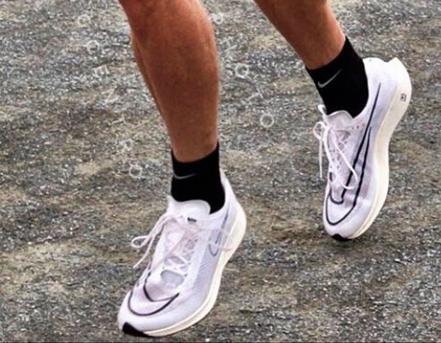รองเท้าไนกี้สีขาว Nike ZoomX Streakfly